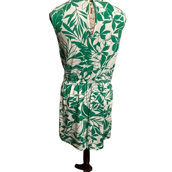 Emma & Michele Green and White Leaf Pattern Dress - Picture 3 of 8